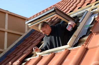 Pose de fenêtres de toit Velux à Higuères-Souye